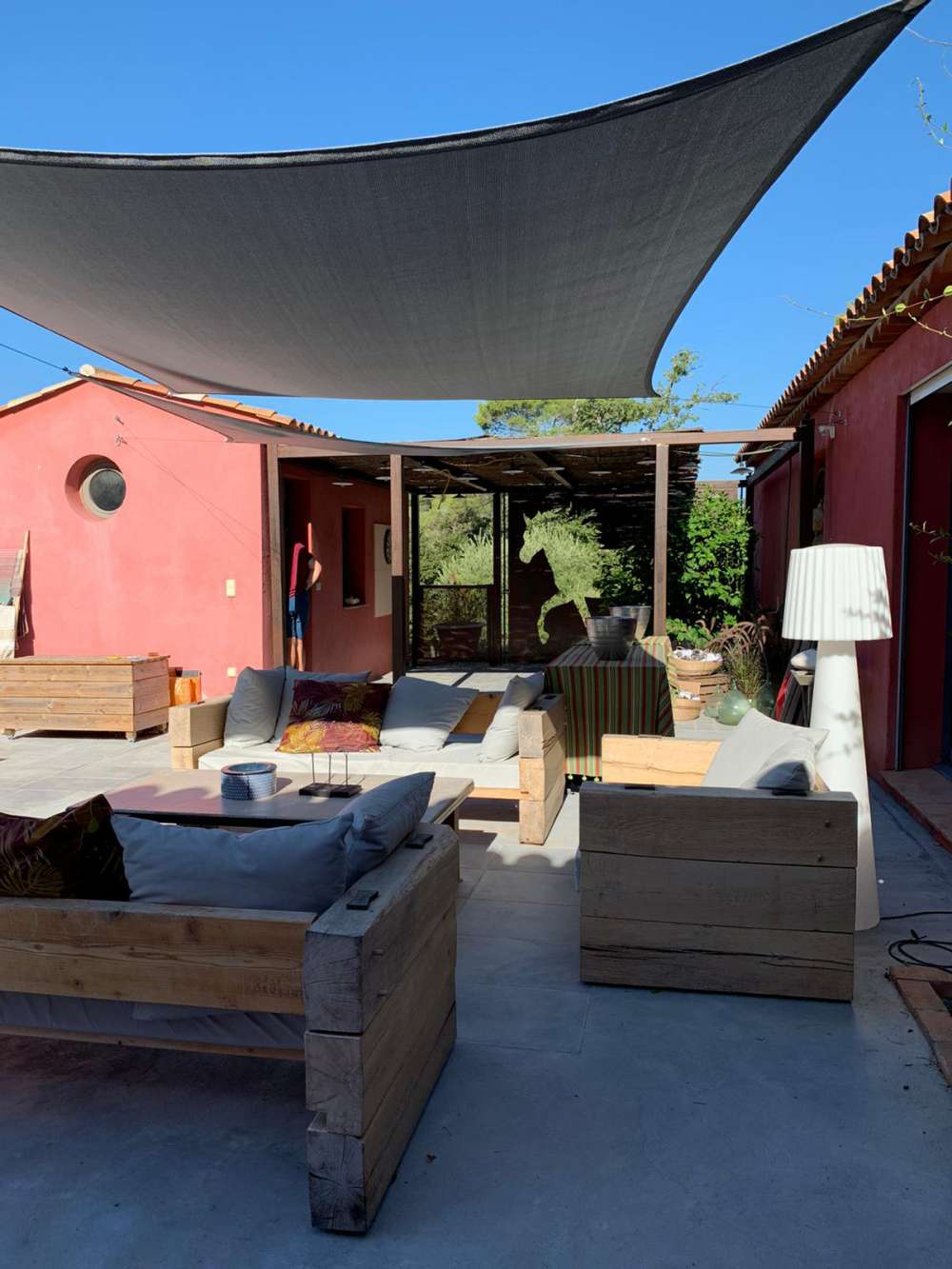 Terrasse devant la Piscine